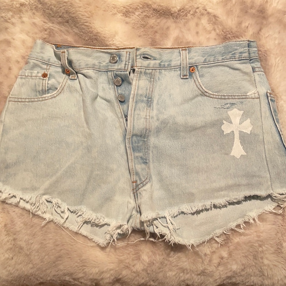 ✨womens denim Levi’s shorts with cross stamp✨